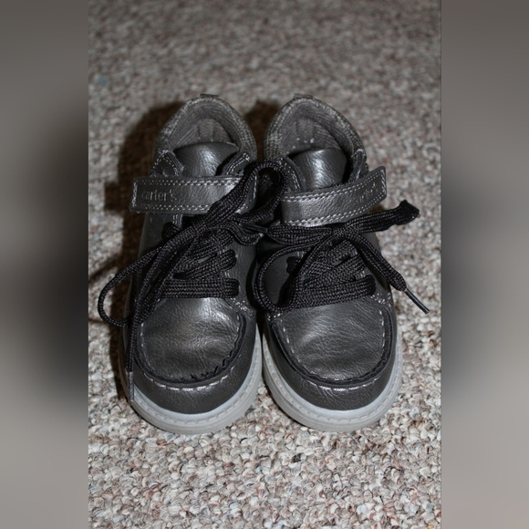C- Carters toddler shoes, size 7 - Picture 2 of 6